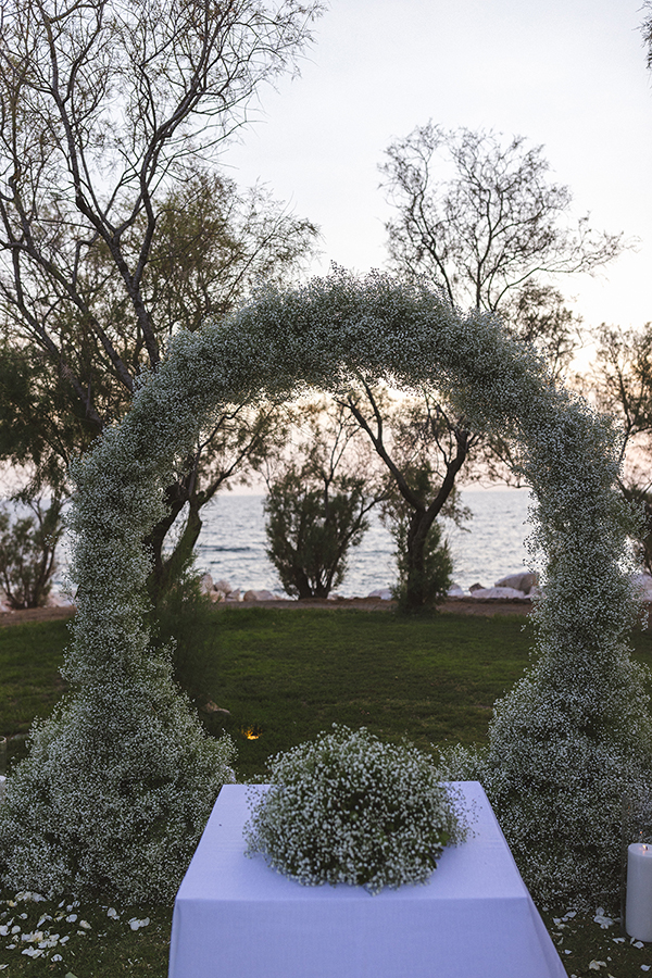 utterly-romantic-wedding-athens-lush-florals-baby-breaths_07