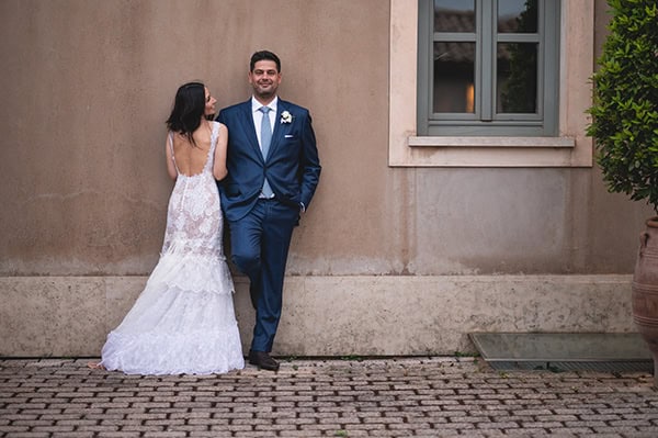 utterly-romantic-wedding-athens-off-white-roses-hydrangeas_02