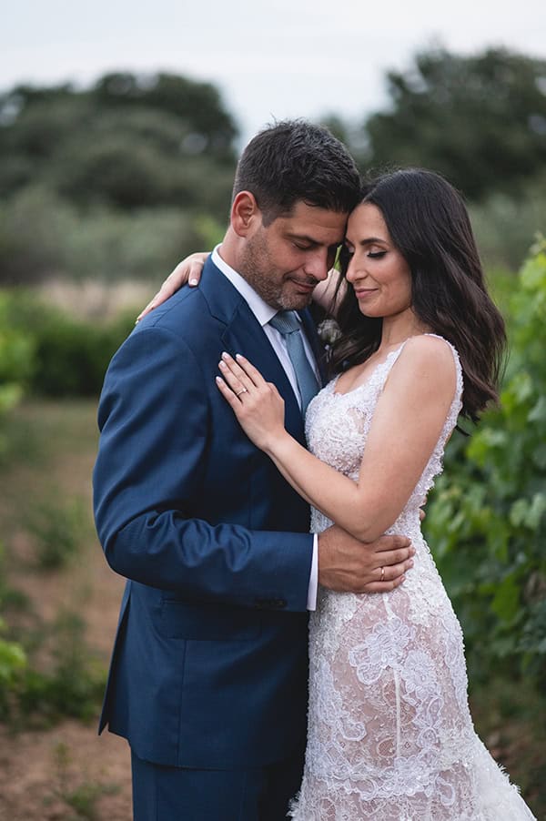 utterly-romantic-wedding-athens-off-white-roses-hydrangeas_04