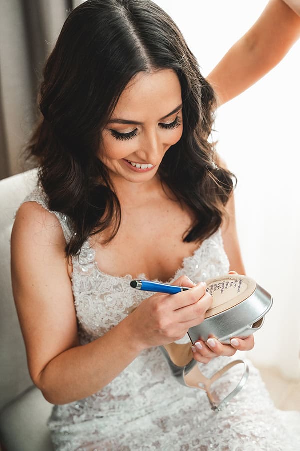 utterly-romantic-wedding-athens-off-white-roses-hydrangeas_06