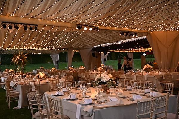 utterly-romantic-wedding-athens-off-white-roses-hydrangeas_35