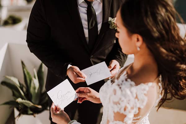 utterly-romantic-wedding-dreamy-santorini_08x