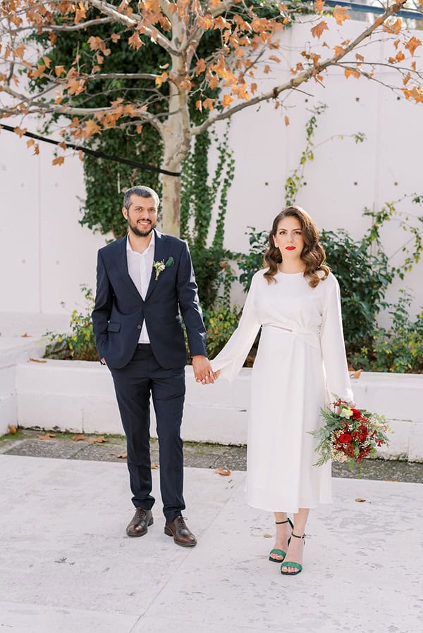 winter-civil-wedding-athens-red-roses-green-details_04