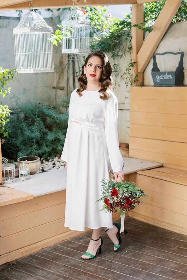 winter-civil-wedding-athens-red-roses-green-details_13