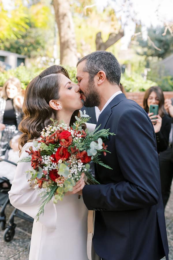 winter-civil-wedding-athens-red-roses-green-details_20