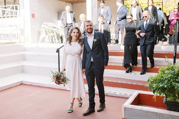 winter-civil-wedding-athens-red-roses-green-details_21