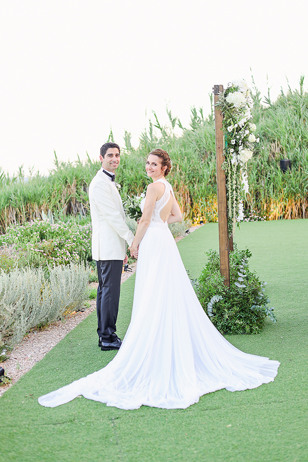 all-white-fall-wedding-athens-romantic-blooms-olive-leaves_01