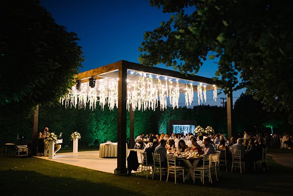 all-white-summer-wedding-thessaloniki-lush-romantic-floral-arrangments_53