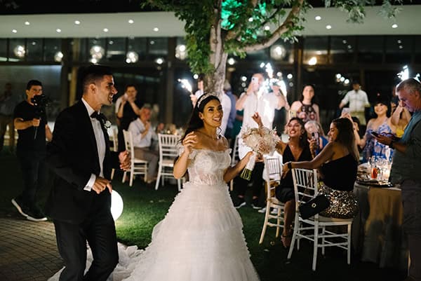 all-white-summer-wedding-thessaloniki-lush-romantic-floral-arrangments_56