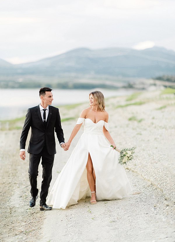 beautiful-fall-wedding-kozani-olive-leaves-white-roses_02