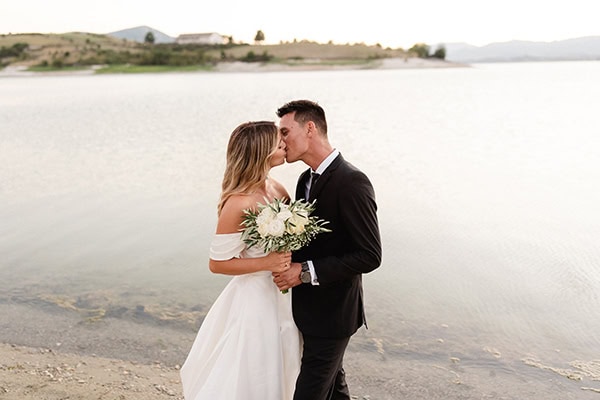 beautiful-fall-wedding-kozani-olive-leaves-white-roses_04