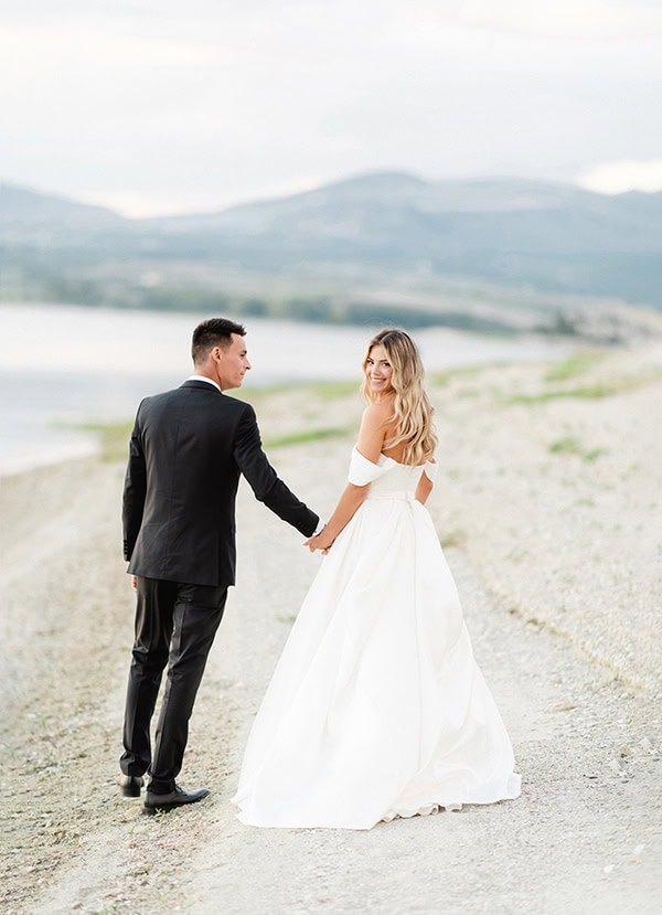 beautiful-fall-wedding-kozani-olive-leaves-white-roses_08