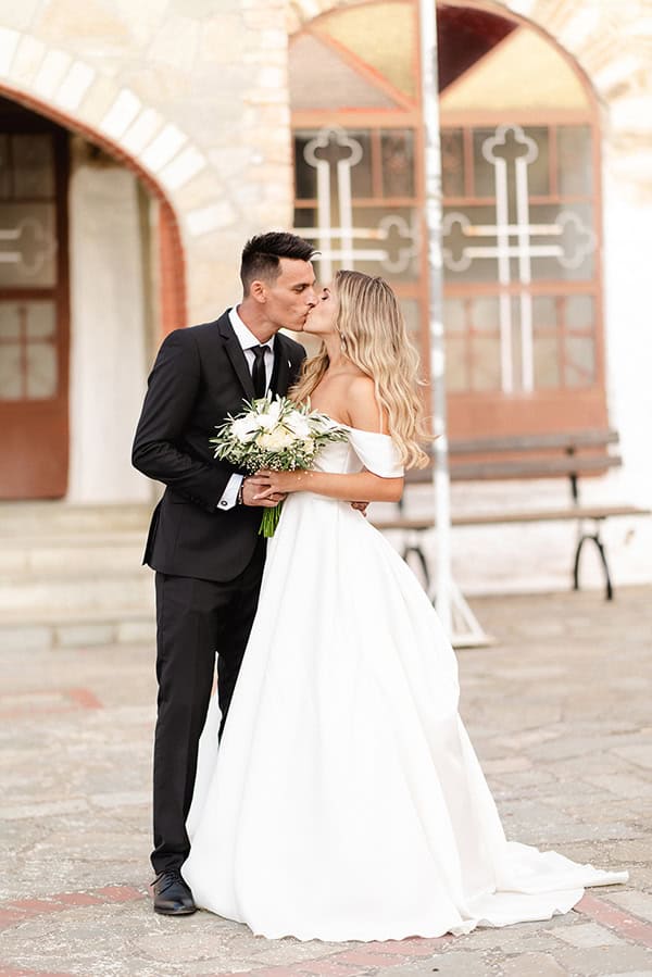 beautiful-fall-wedding-kozani-olive-leaves-white-roses_38x