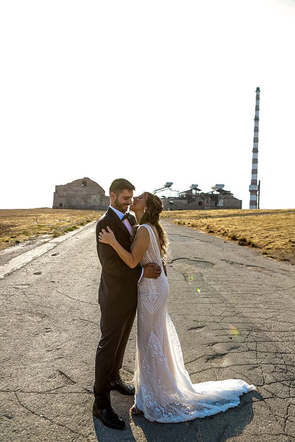 beautiful-newlyweds-photoshoot-happy-sweet-moments_03x