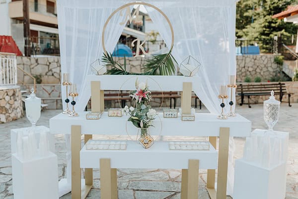 beautiful-wedding-kavala-white-roses-gold-details_10