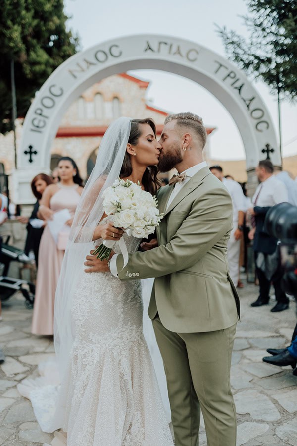 beautiful-wedding-kavala-white-roses-gold-details_22