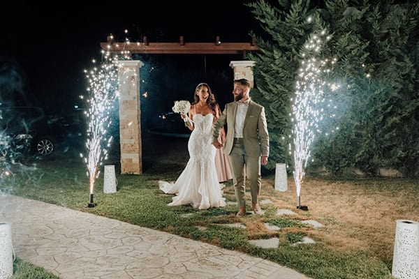 beautiful-wedding-kavala-white-roses-gold-details_27