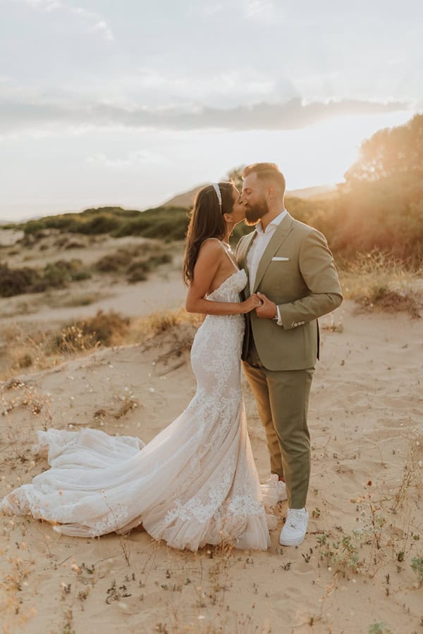 beautiful-wedding-kavala-white-roses-gold-details_31x