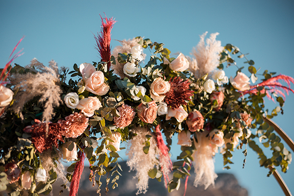 boho-fall-wedding-tilos-pampas-grass-peach-hues_18
