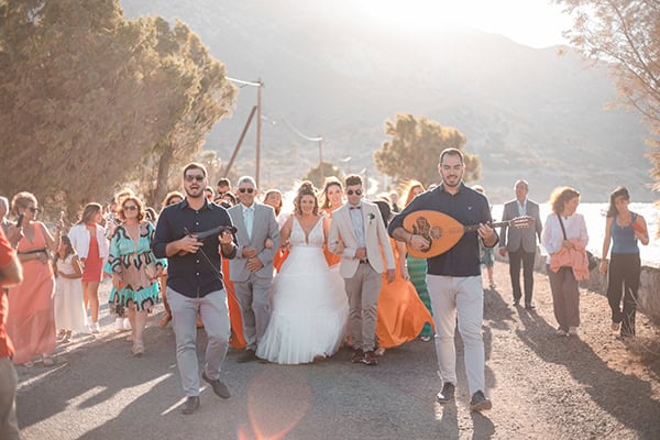 boho-fall-wedding-tilos-pampas-grass-peach-hues_23