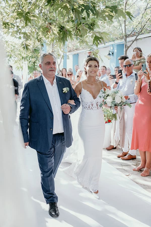 chic-summer-wedding-chalkidiki-white-lycianthus-light-blue-hydrangeas_17