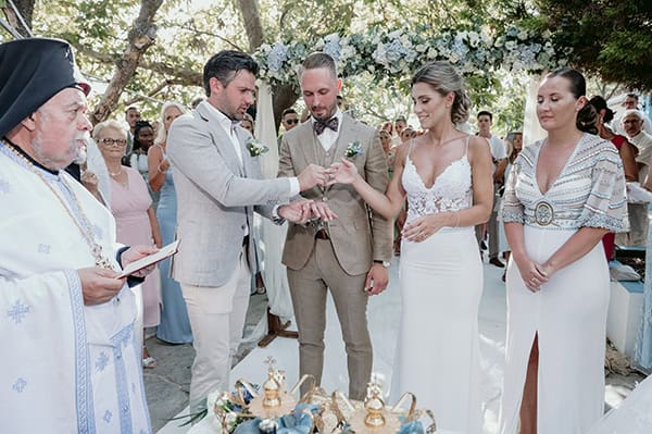 chic-summer-wedding-chalkidiki-white-lycianthus-light-blue-hydrangeas_23