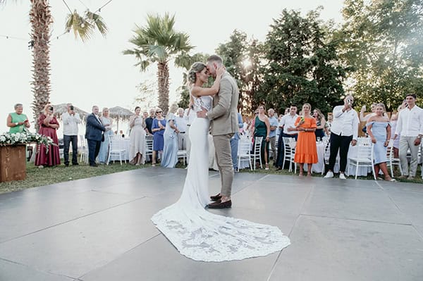 chic-summer-wedding-chalkidiki-white-lycianthus-light-blue-hydrangeas_31