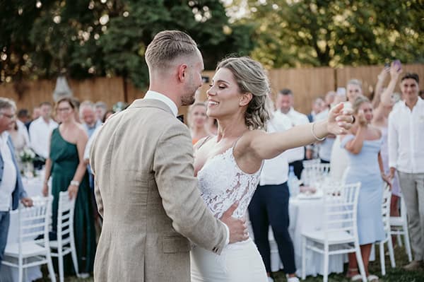 chic-summer-wedding-chalkidiki-white-lycianthus-light-blue-hydrangeas_32
