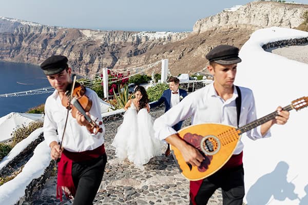 chic-wedding-santorini-romantic-touches-magnificent-snapshots_41x