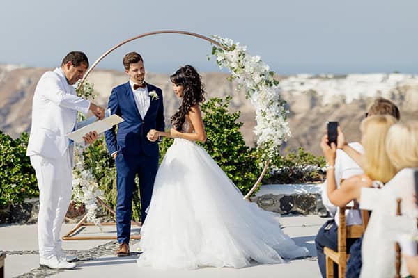 chic-wedding-santorini-romantic-touches-magnificent-snapshots_50
