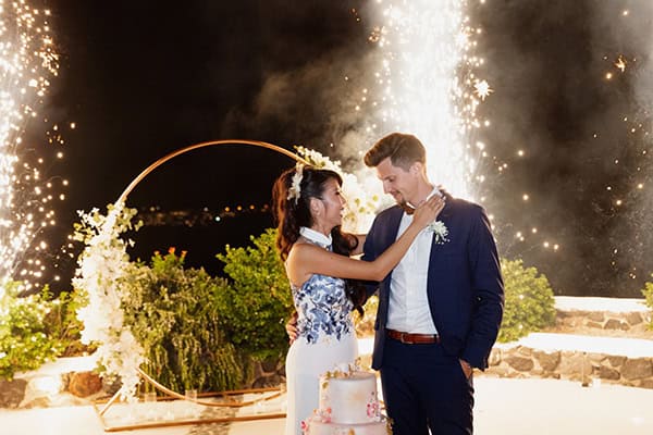 chic-wedding-santorini-romantic-touches-magnificent-snapshots_72