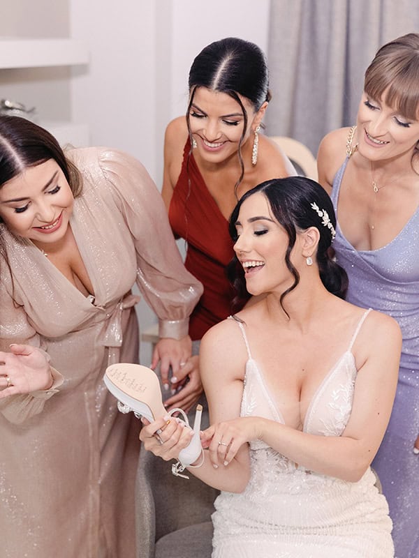 chic-wedding-thessaloniki-white-roses-light-blue-touches_14