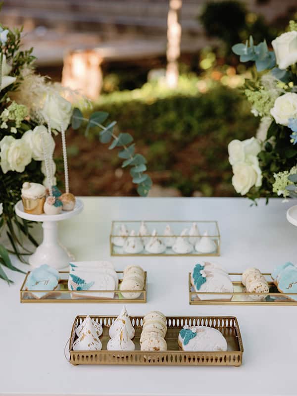 chic-wedding-thessaloniki-white-roses-light-blue-touches_27