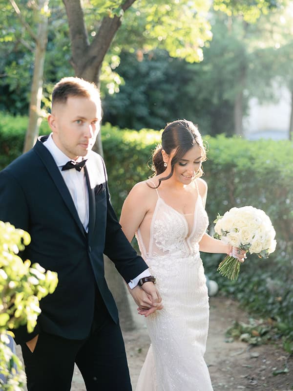 chic-wedding-thessaloniki-white-roses-light-blue-touches_34