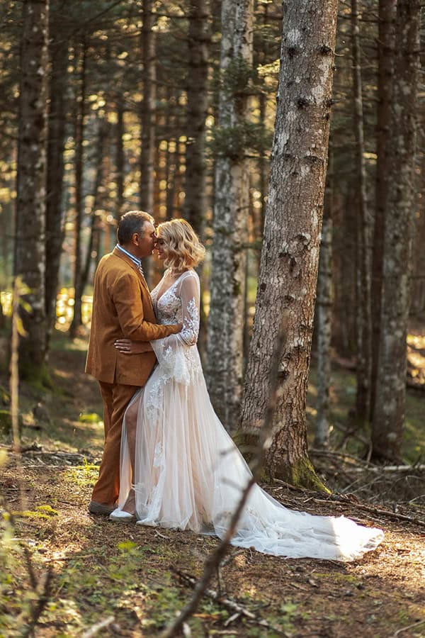 country-styled-civil-wedding-unique-florals-rustic-details_01