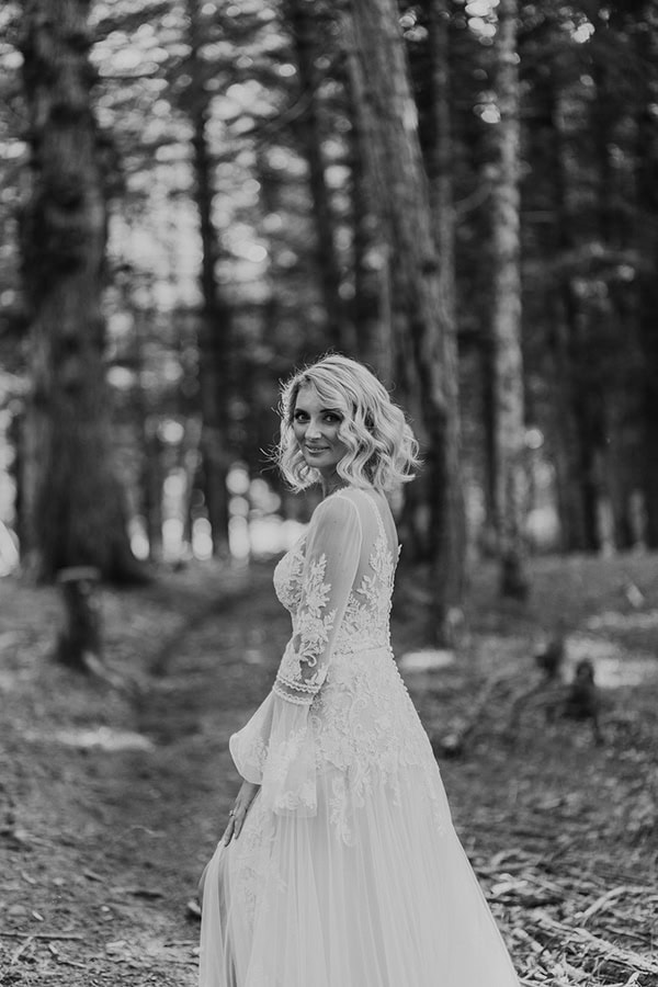 country-styled-civil-wedding-unique-florals-rustic-details_04