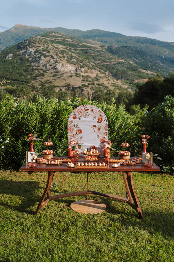 country-styled-civil-wedding-unique-florals-rustic-details_18