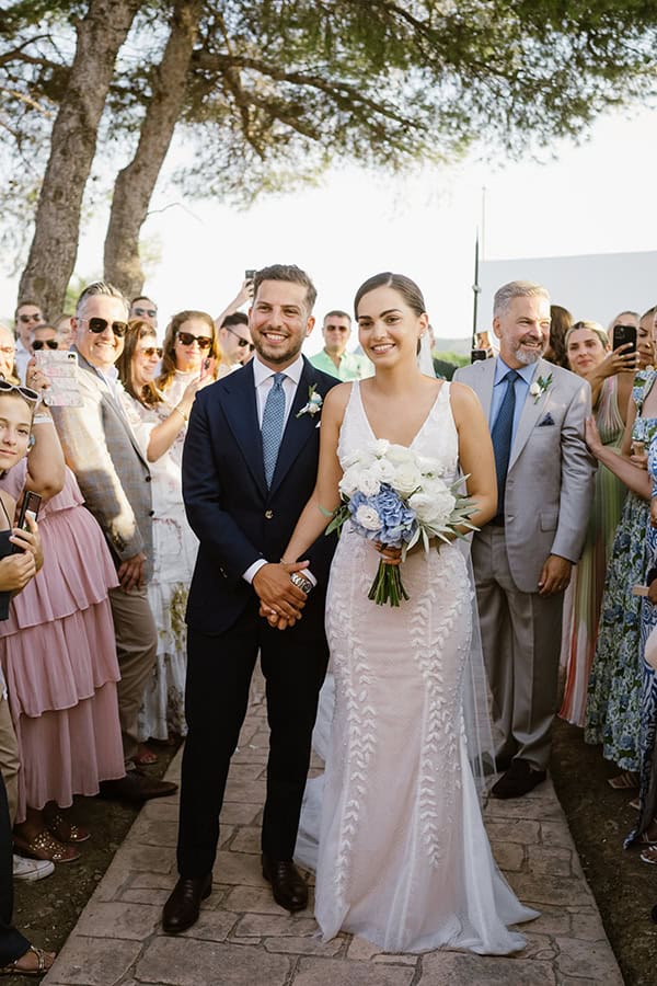 dreamy-summer-wedding-kythira-light-blue-white-hydrangeas_34