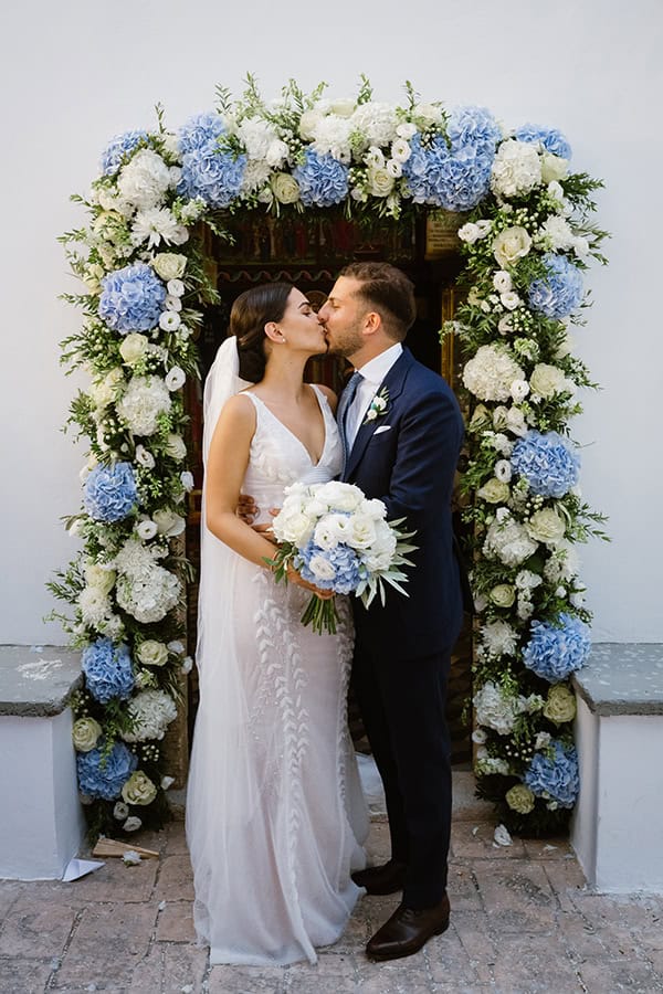 dreamy-summer-wedding-kythira-light-blue-white-hydrangeas_38