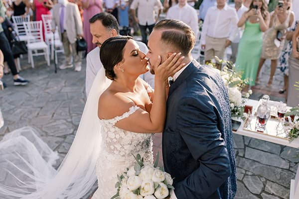 dreamy-summer-wedding-thessaloniki-impressive-floral-arrangements-white-color_53