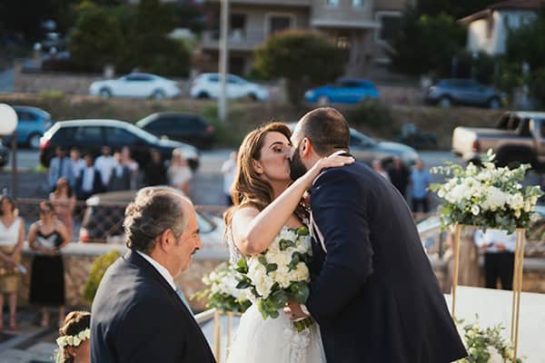 elegant-summer-wedding-drama-hydrangeas-peonies_28