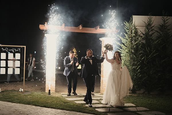 elegant-summer-wedding-drama-hydrangeas-peonies_52