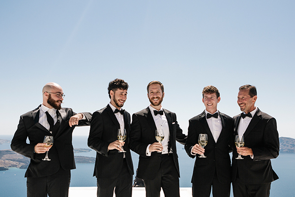 elegant-summer-wedding-santorini-white-blooms-gold-details_15