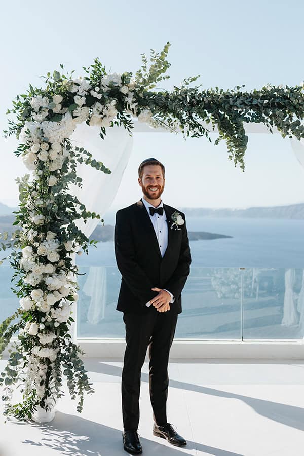 elegant-summer-wedding-santorini-white-blooms-gold-details_20