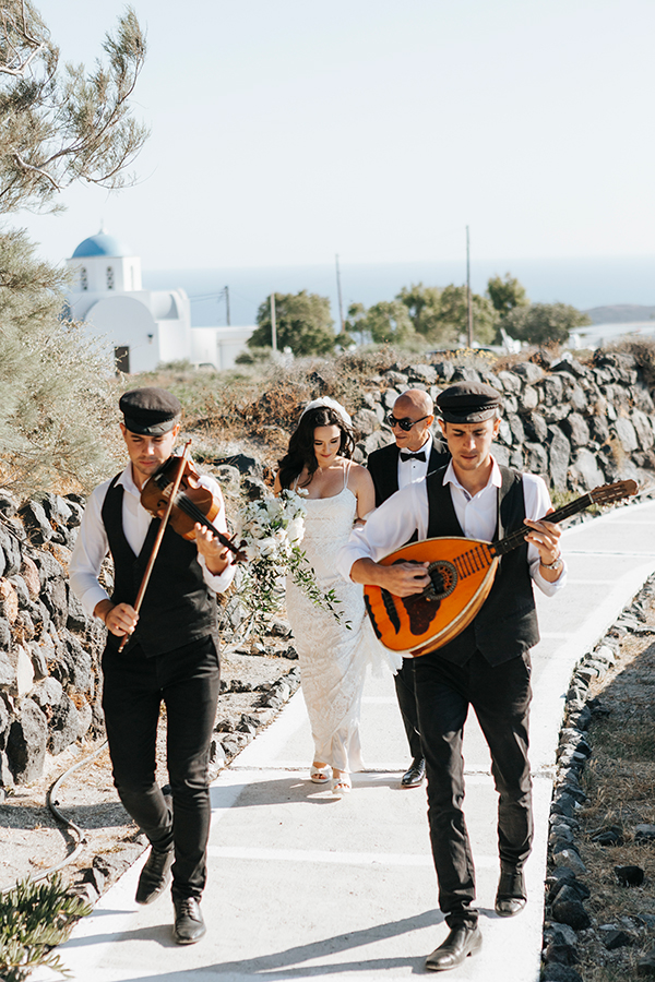 elegant-summer-wedding-santorini-white-blooms-gold-details_21