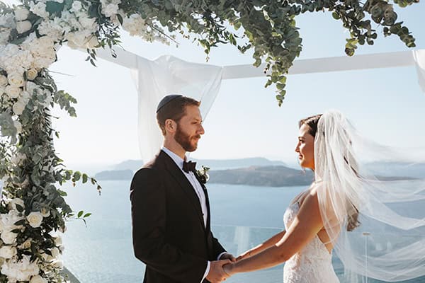 elegant-summer-wedding-santorini-white-blooms-gold-details_23