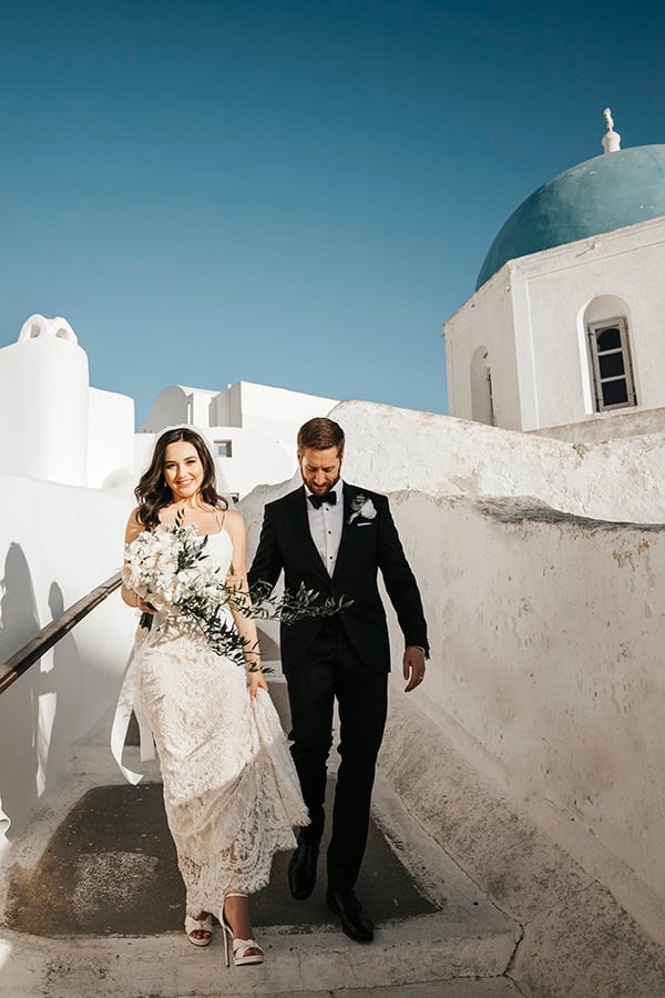 elegant-summer-wedding-santorini-white-blooms-gold-details_29