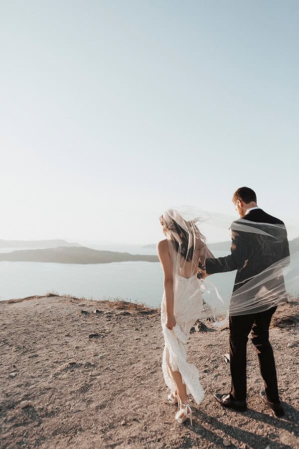 elegant-summer-wedding-santorini-white-blooms-gold-details_30