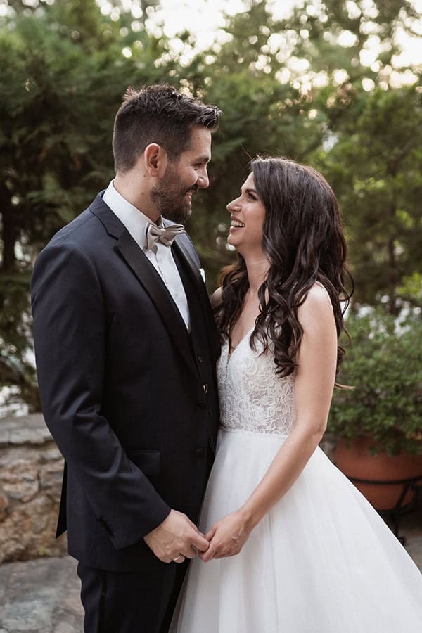 lovely-athens-summer-wedding-white-roses_02