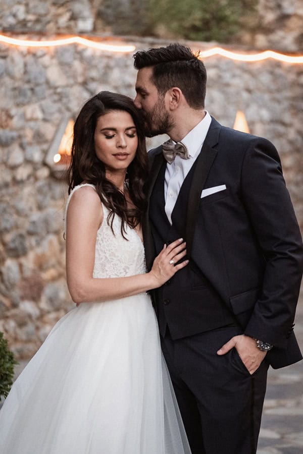 lovely-athens-summer-wedding-white-roses_03x